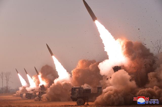 金正恩视察朝鲜新型战术核导弹发射-7
