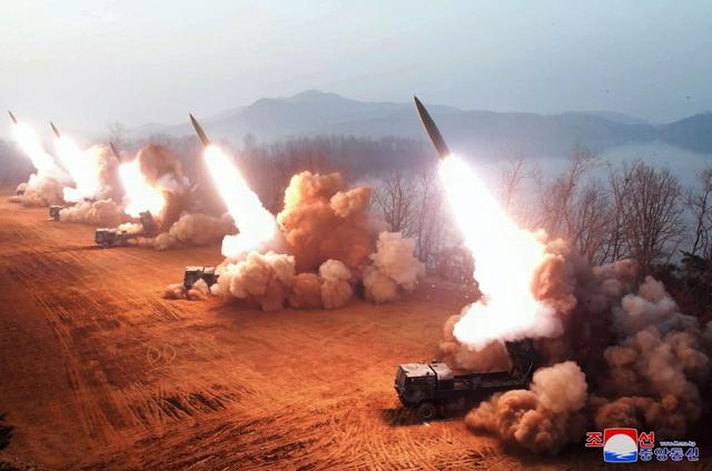 金正恩视察朝鲜新型战术核导弹发射-8