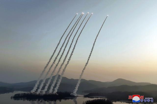 金正恩视察朝鲜新型战术核导弹发射-11