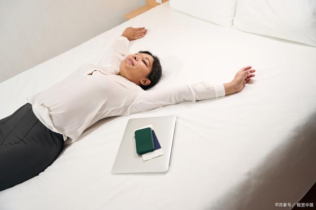 平躺是脊柱最喜欢的睡姿，网友：之前专家说不是侧躺吗？